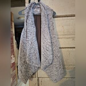 Fair Haven Cozy Faux Fur Vest warm in Gray and brown western style size Med EUC